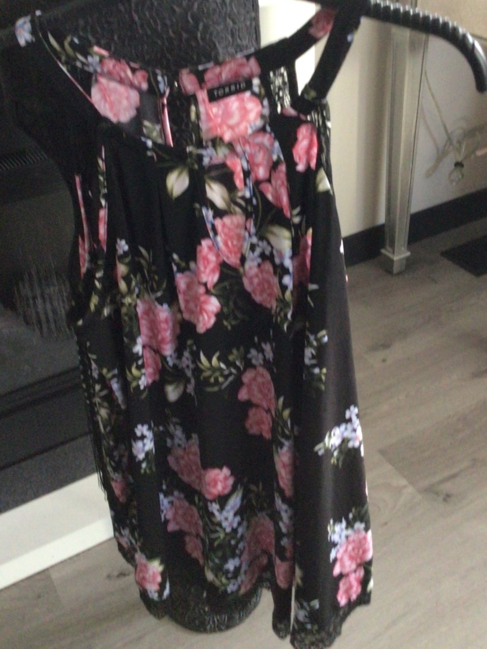 5/$25.00 Torrid floral sleeveless dressy top in like new condition
